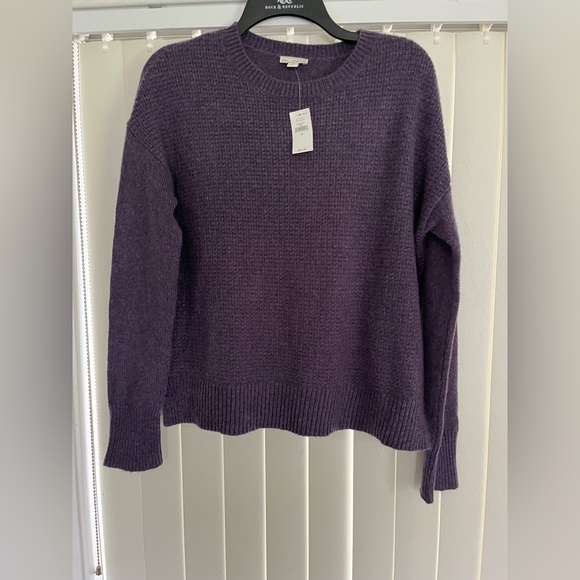 Womens sweater by The Gap sized medium NWT - Picture 2 of 3